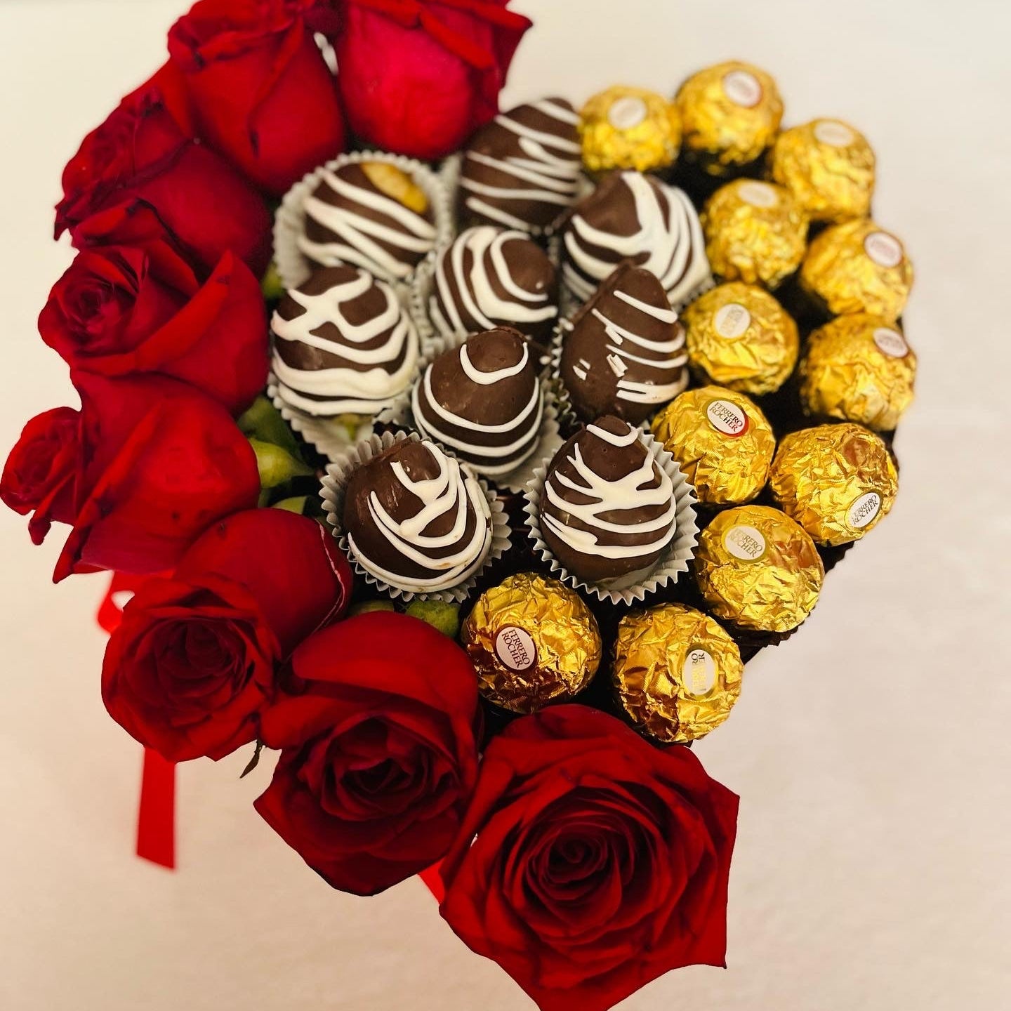 8 roses chocolate heart chocolate box