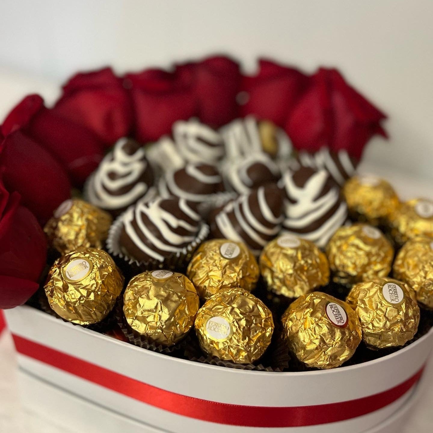 8 roses chocolate heart chocolate box